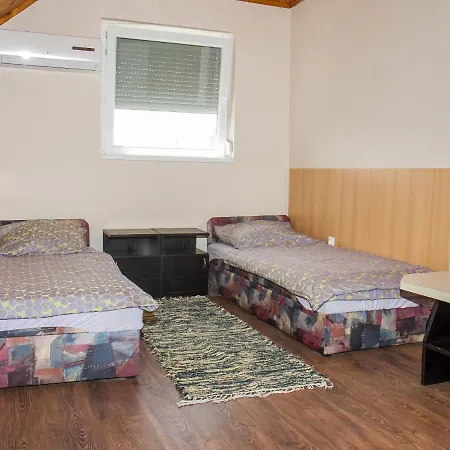 Holiday Home Balaton H451 * 巴拉顿凯赖斯图尔