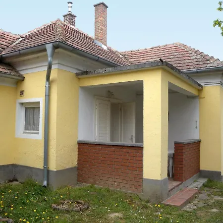 Holiday Home Balaton H451 * 巴拉顿凯赖斯图尔