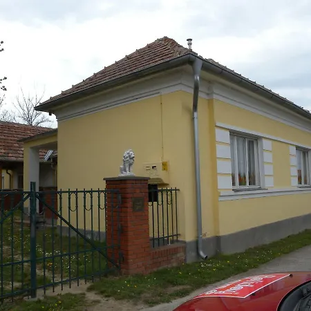 度假居 Holiday Home Balaton H451 巴拉顿凯赖斯图尔