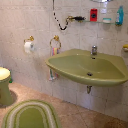 Holiday Home Balaton H451 * 巴拉顿凯赖斯图尔