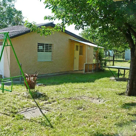 Holiday Home Balaton H451 度假居 巴拉顿凯赖斯图尔